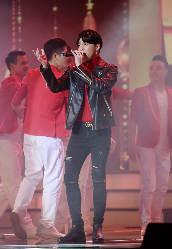 Mỹ Tâm tất bật chạy show sau thông tin mắc chứng ho không thể kiểm soát